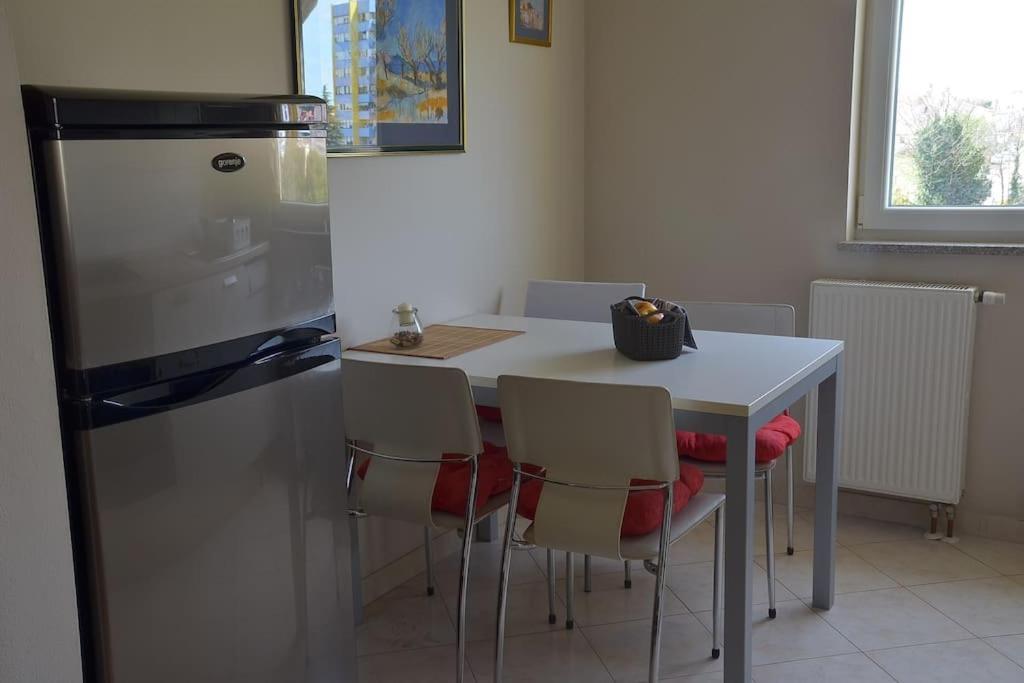 Apartman Ana Pula - Calm, Free Parking, Close To Center Exterior photo